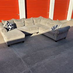 Large Gray Sectional (FREE DELIVERY)