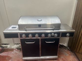 Kenmore 6-Burner LP with full propane gas tank included Gas Grill With Side Burner - Black/Stainless Steel