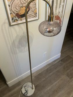 Luxurious standing lamp