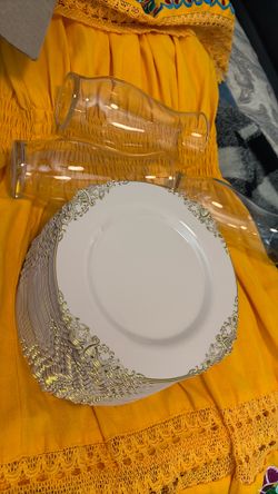 45 Fancy blush, pink plastic plates