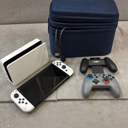 Nintendo Switch OLED W/ Case + Accessories 