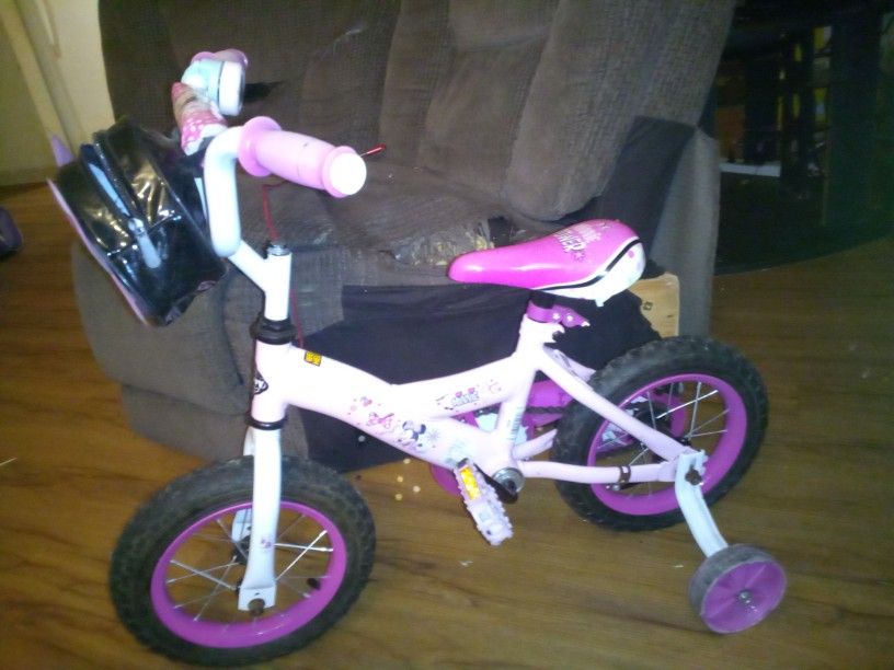 Minnie mouse bike 2024 with training wheels