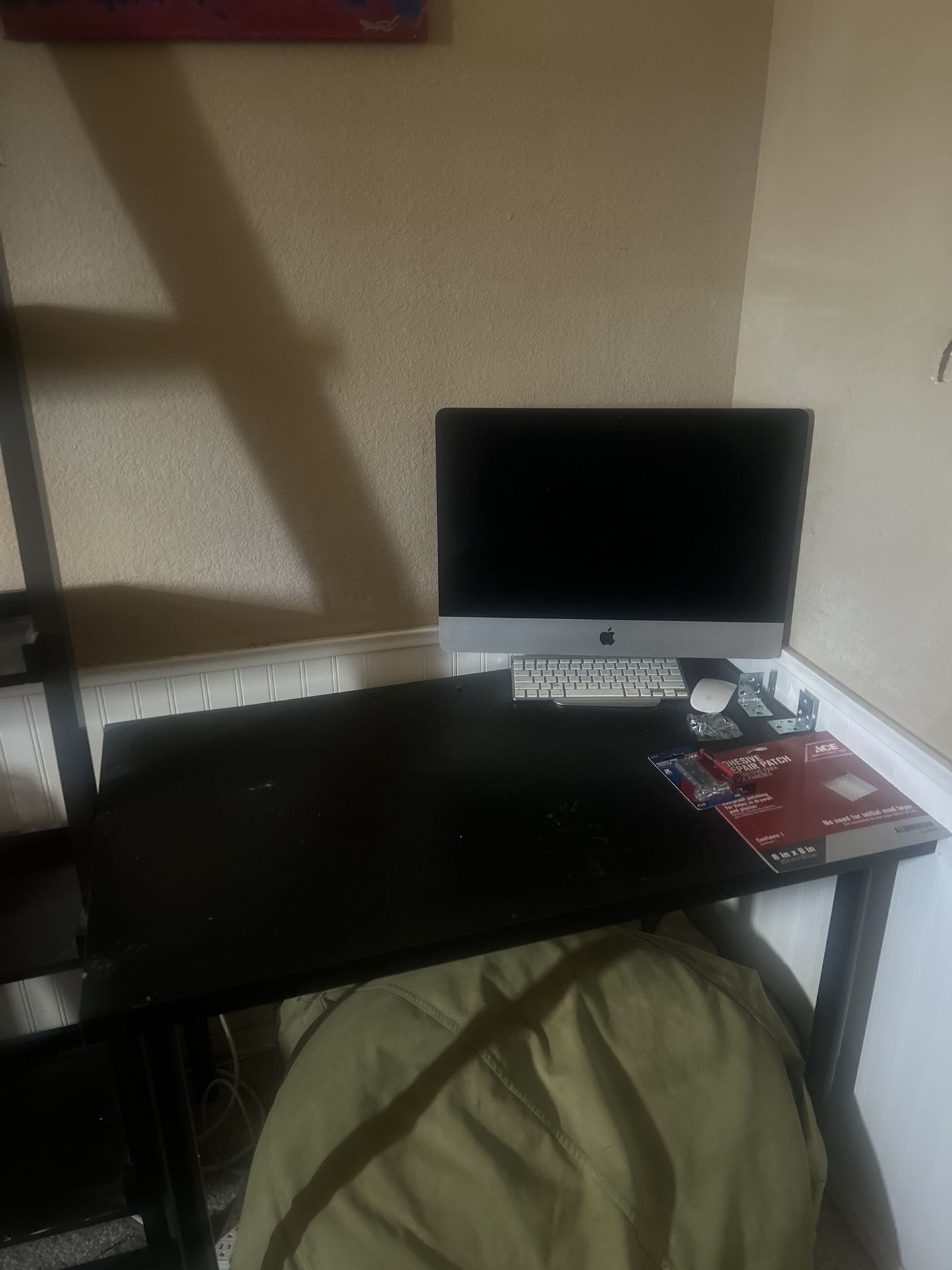 Desk + Apple Desktop