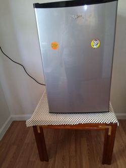 Mini refrigerador Whirpool...little used...working very good