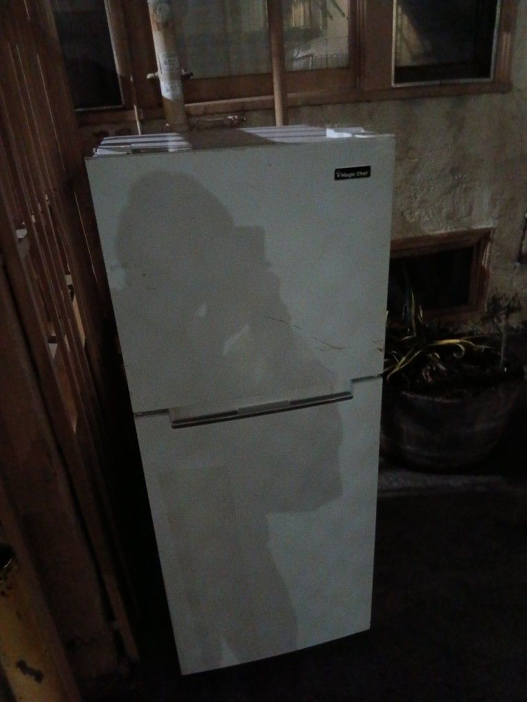 Magic Chef Fridge And Freezer