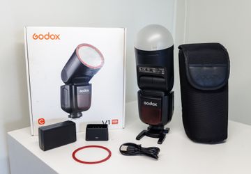 Godox V1 Flash for Canon + Diffuser Dome