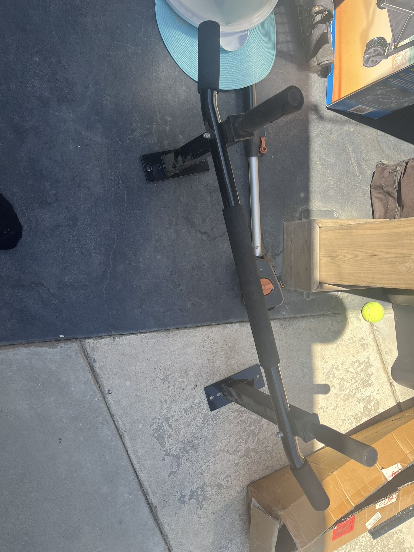 Pull Up Bar Wall Mount
