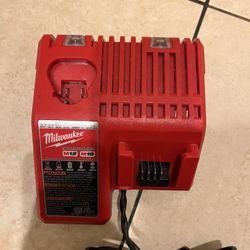 Milwaukee Charger M18/M12