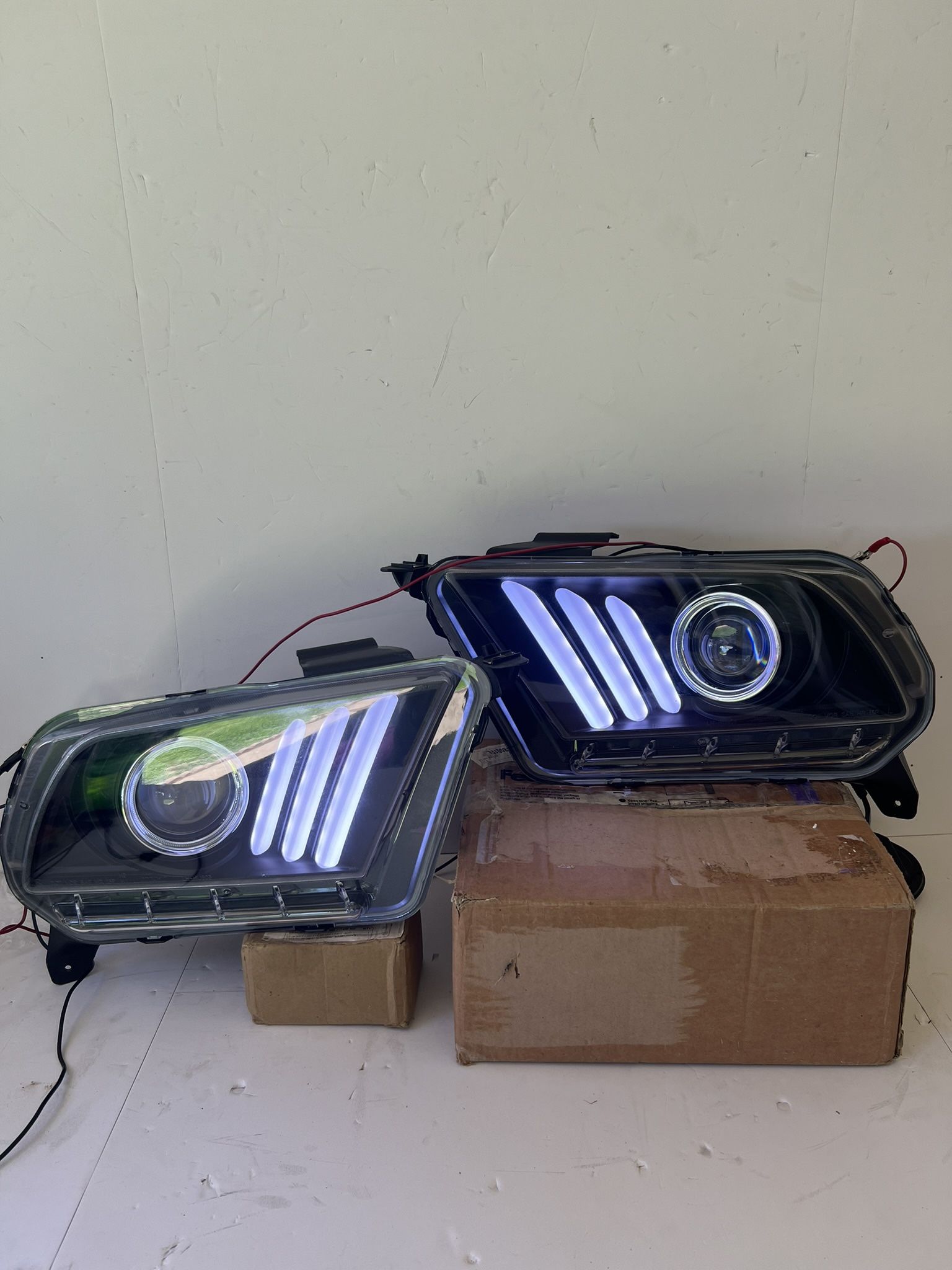 Ford Mustang 2010-2012 Headlights
