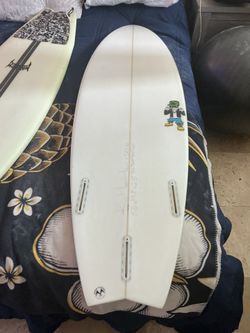 5’6 Short Board With Set Of Futures Fins 300 Or Best Offer / Like New Excellent Condition