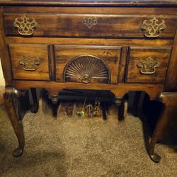 17 Centry Queen Ann Mahogany Lowboy