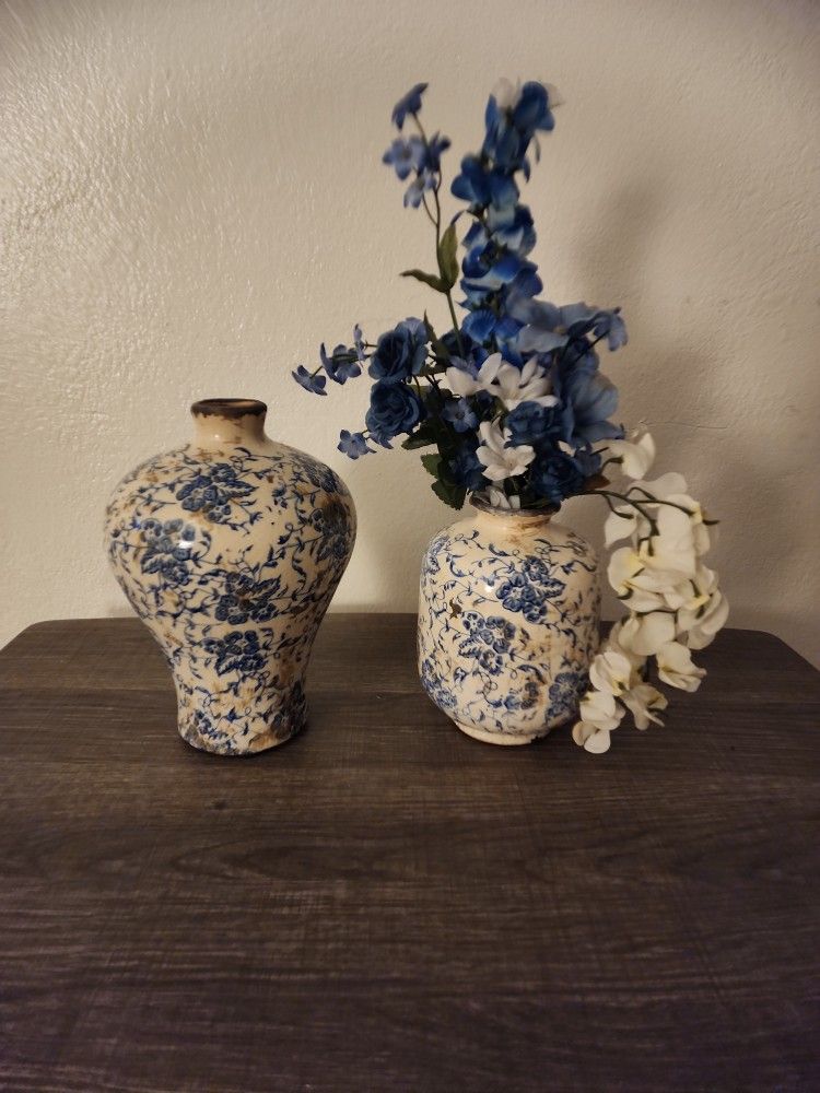 Blue with white vases 2