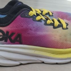 HOKA Clifton 9 Pride Rainbow – Women’s Size 8
