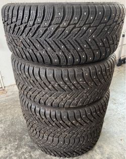 Tesla Winter Tires - Nokian Hakkapeliitta 10 EV 235/45R18 Studded