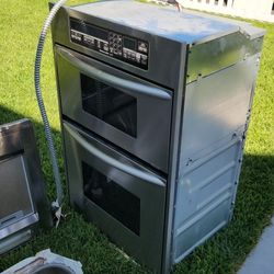 Selling Microwave And Oven Combo. 