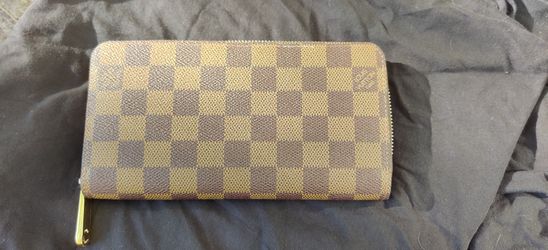 Louis Vuitton Damier Ebene checkered Zippy wallet