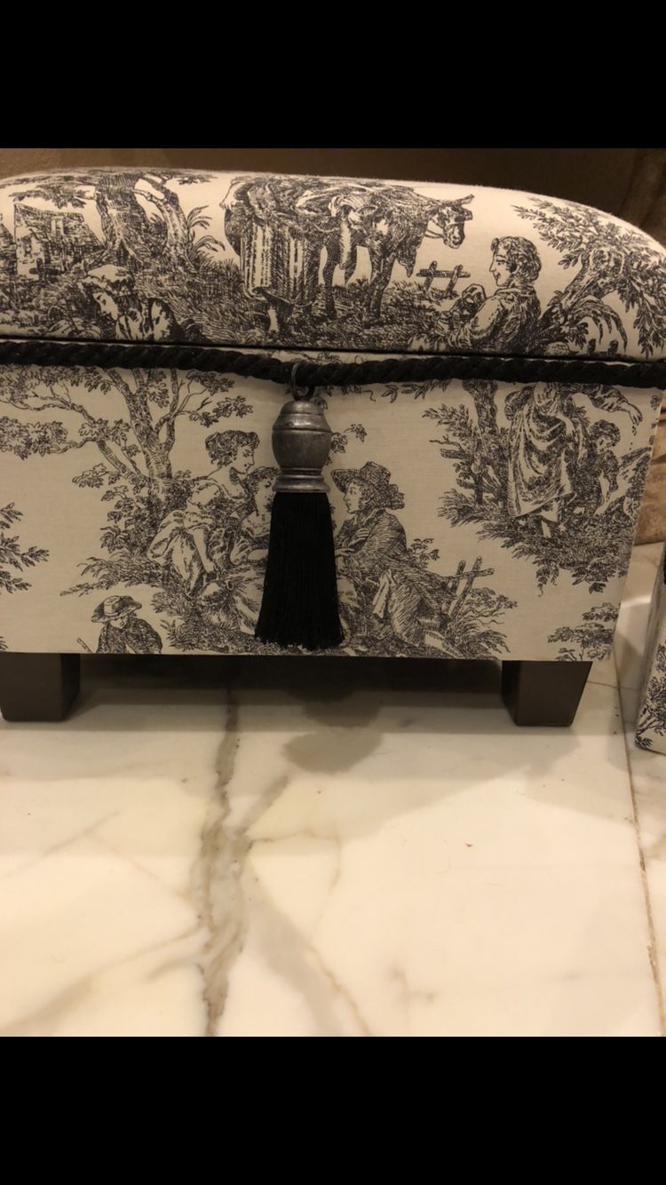 Storage ottoman toile print