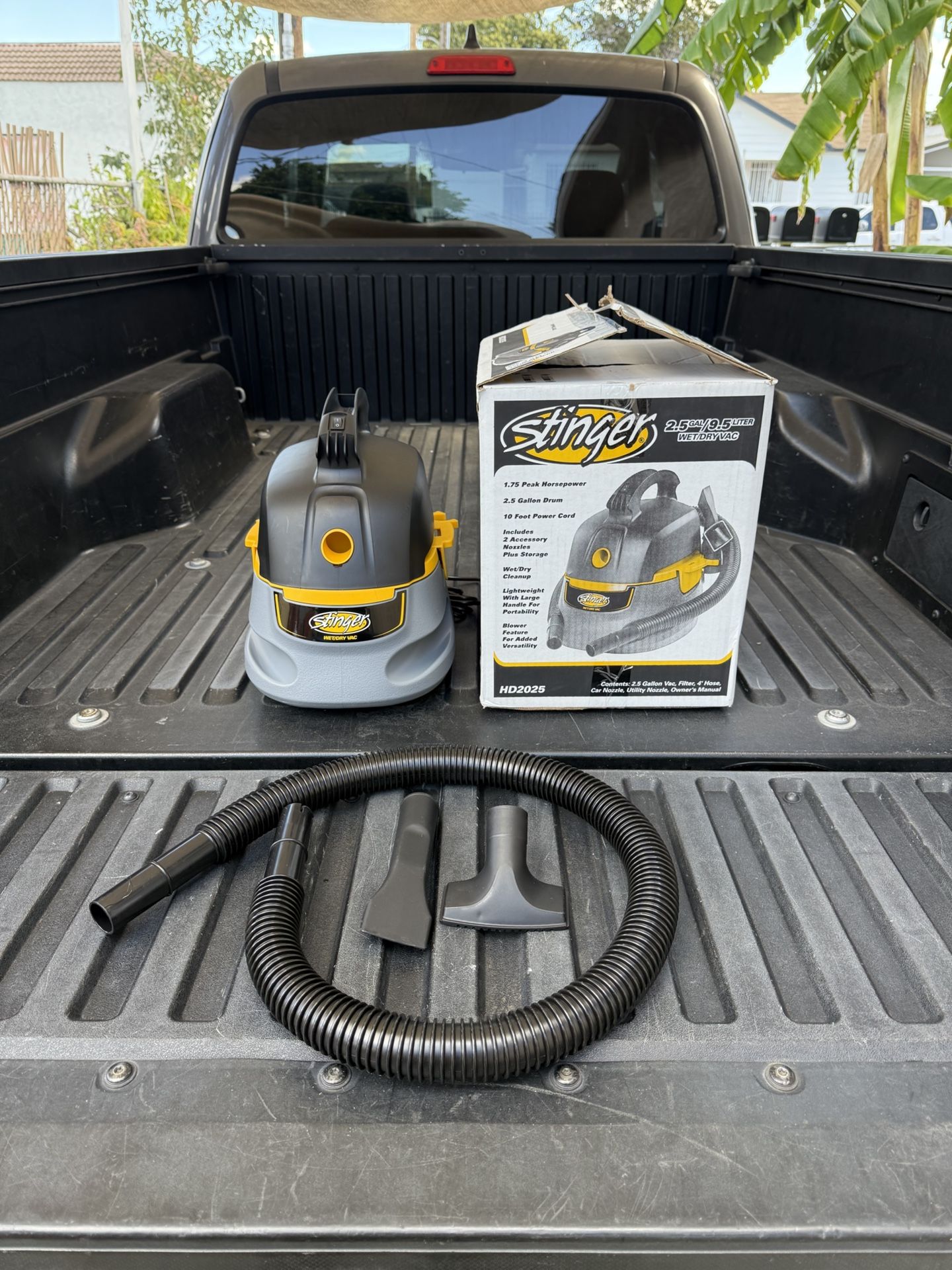 NEW Stinger 2.5 Gal. 1.75 Peak HP Shop Vacuum Wet Dry Vac w/Filter Bag, Hose, Utility & Car Nozzle Attachments