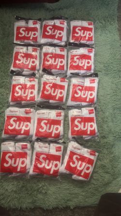 Supreme x Hanes Crew Socks – 15 Packs
