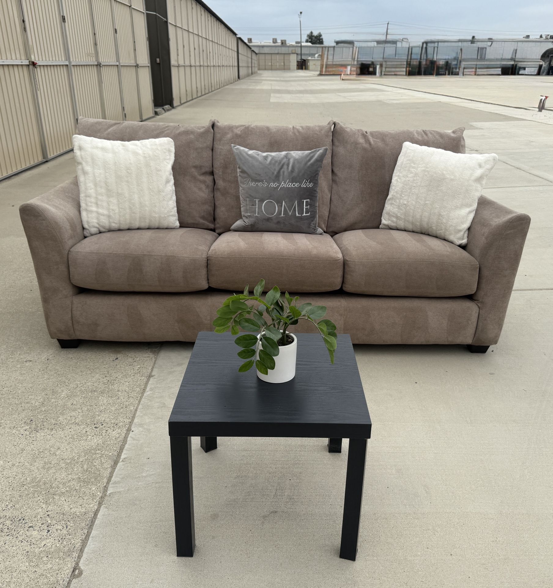 Beautiful Single Couch 
