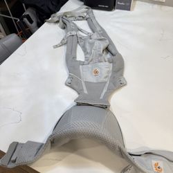 Alta Hip Seat Baby Carrier Ergobaby