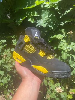 Jordan 4s (thunder)