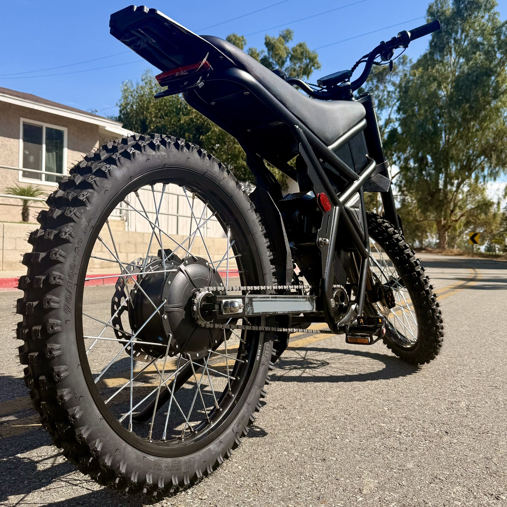 GT73 Electric Dirt Bike – 48V / 2400W | 37 MPH | 85 Mi Range – Brand New