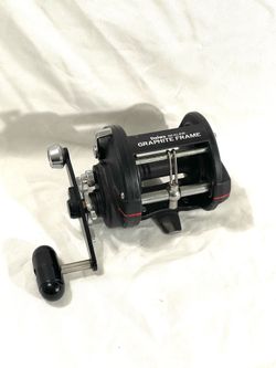 Like new condition Daiwa (Sealine-SL175H) medium, heavy action bait, caster fishing reel