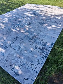 VERY NICE 8 BY 12 AREA RUG