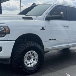 Kmc Mesa 444 Beadlock 17x9 8x165 -12 Offset With Toyo M/T 37x12.50R17 Tires 🔥🔥🔥🔥🔥