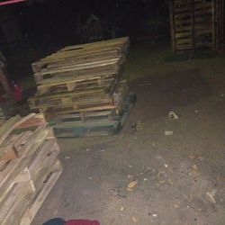 Benches And Pallets 