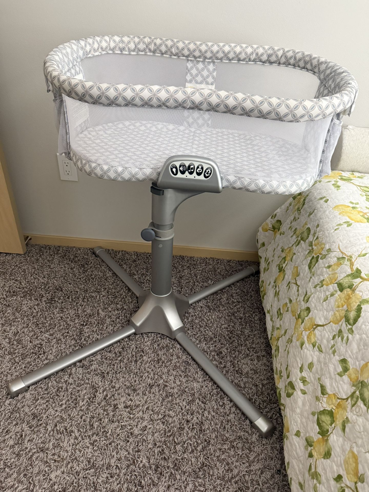 HALO BassiNest Swivel Sleeper
