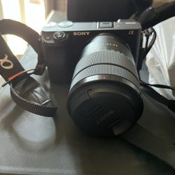 Sony Alpha a6400 Mirrorless 4K Video Camera with E 18-135mm f/3.5-5.6 OSS Lens, and Sony Bag