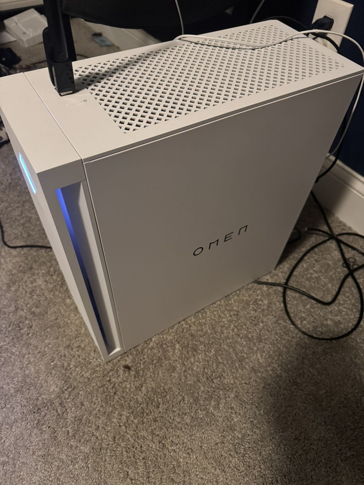 HP OMEN - 35L Gaming Desktop - AMD Ryzen 7 8700G - 16GB DDR5 Memory - NVIDIA GeForce RTX 4060 Ti - 1TB SSD