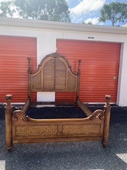 Queen Size Tommy Bahama Bedroom Set ( Deliver Available) 