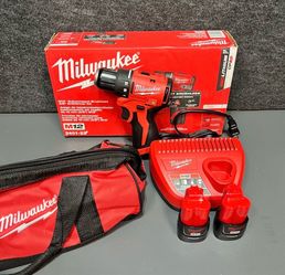 Milwaukee (3401-22) M12 12-Volt Lithium-lon Brushless Cordless Subcompact Brushless Drill Driver Kit