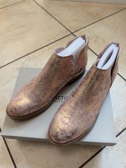 Reaction Kenneth Cole size 6