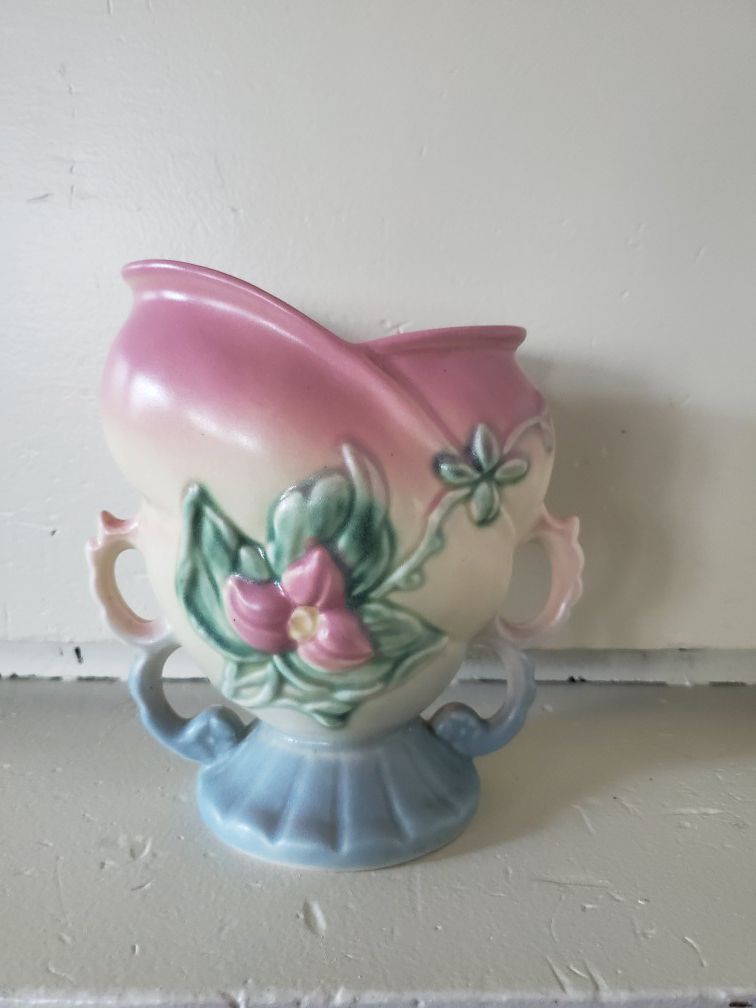 Hull Pottery Vintage 6" Vase