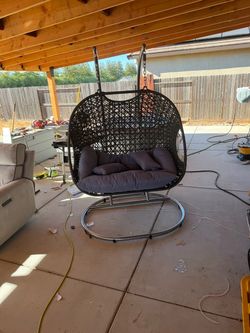Double Hanging Egg Chair with Stand - brand new