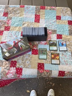 Magic: The Gathering Marvel Spider-Man Card Collection with Deck Box