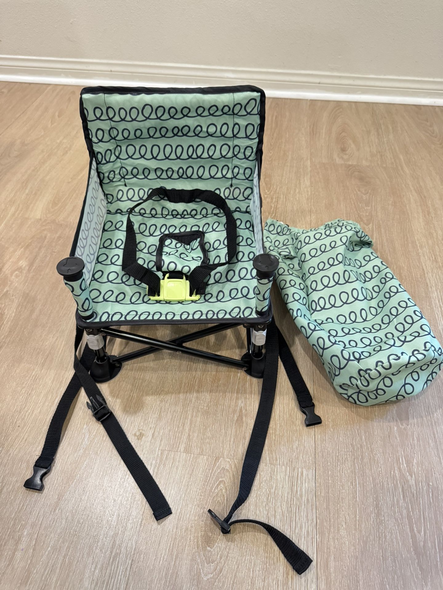 Baby Beach Chair, Babies Booster Seat ,Indoor/Outdoor MISS TRAY