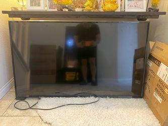 Smart TV and Sound Bar Set