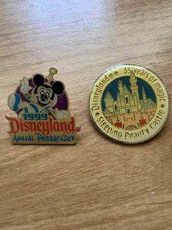 Disneyland pins