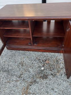 Hooker Furniture Seven Seas Cherry Buffet / Credenza – Model 071-70-465