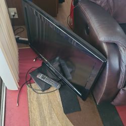 Panasonic TV 32 Inches ,remote Control And Antena 