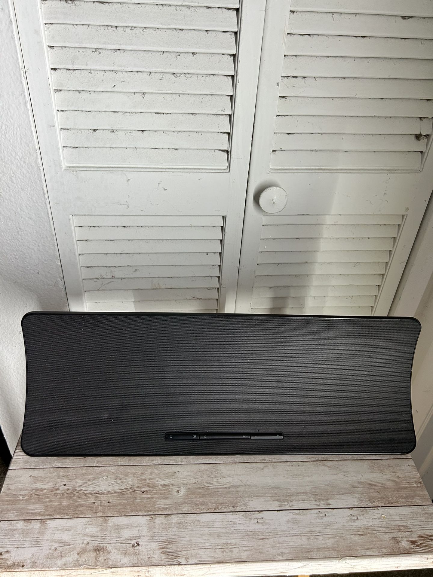 Curve Bluetooth speaker