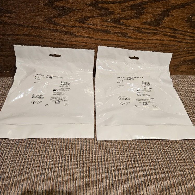 Two Airfit N30 Cushion Small Wide 64215