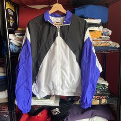 Vintage Nike Windbreaker size Small in Woman’s for $35‼️‼️