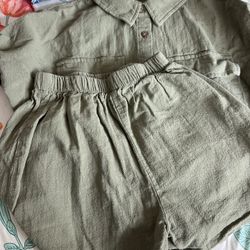 Crop Top + Shorts ( Size 7)