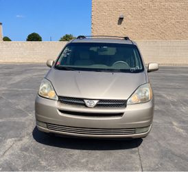 2004 Toyota Sienna XLE minivan